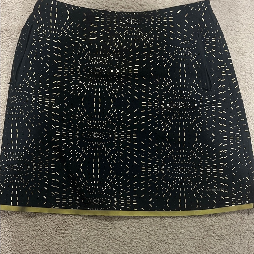 Cutter & Buck Black and Gold Patterned Mini Skirt. Annika cb drytec your 50+